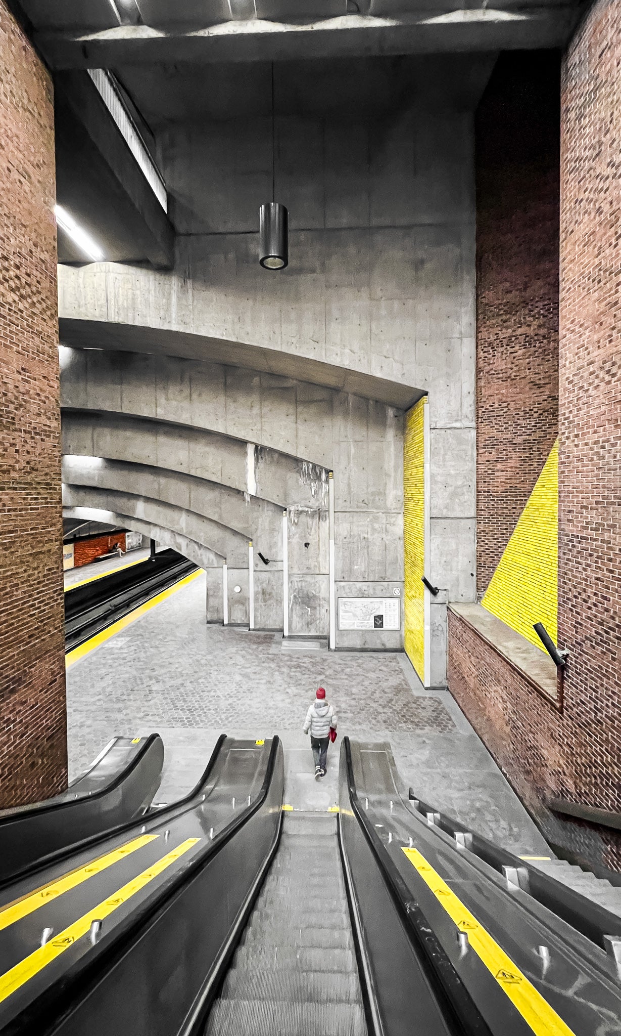 Montreal Metro - 18"x30" - Aluminum Brossé